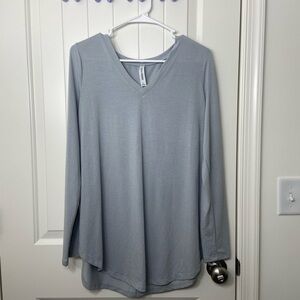 NWOT Zenana Premium women’s soft blue gray v-neck long tunic long sleeve top L‎